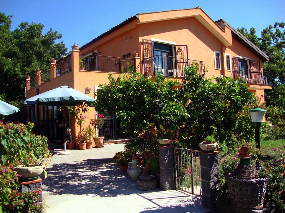 B&B Villa Maria Giovanna Giardini-Naxos Buitenkant foto