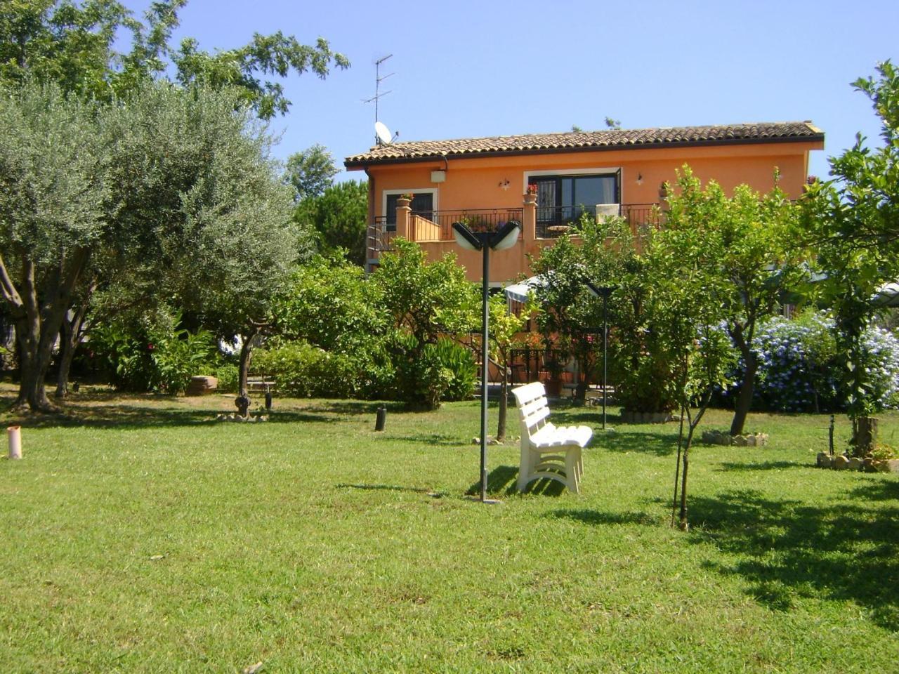 B&B Villa Maria Giovanna Giardini-Naxos Buitenkant foto