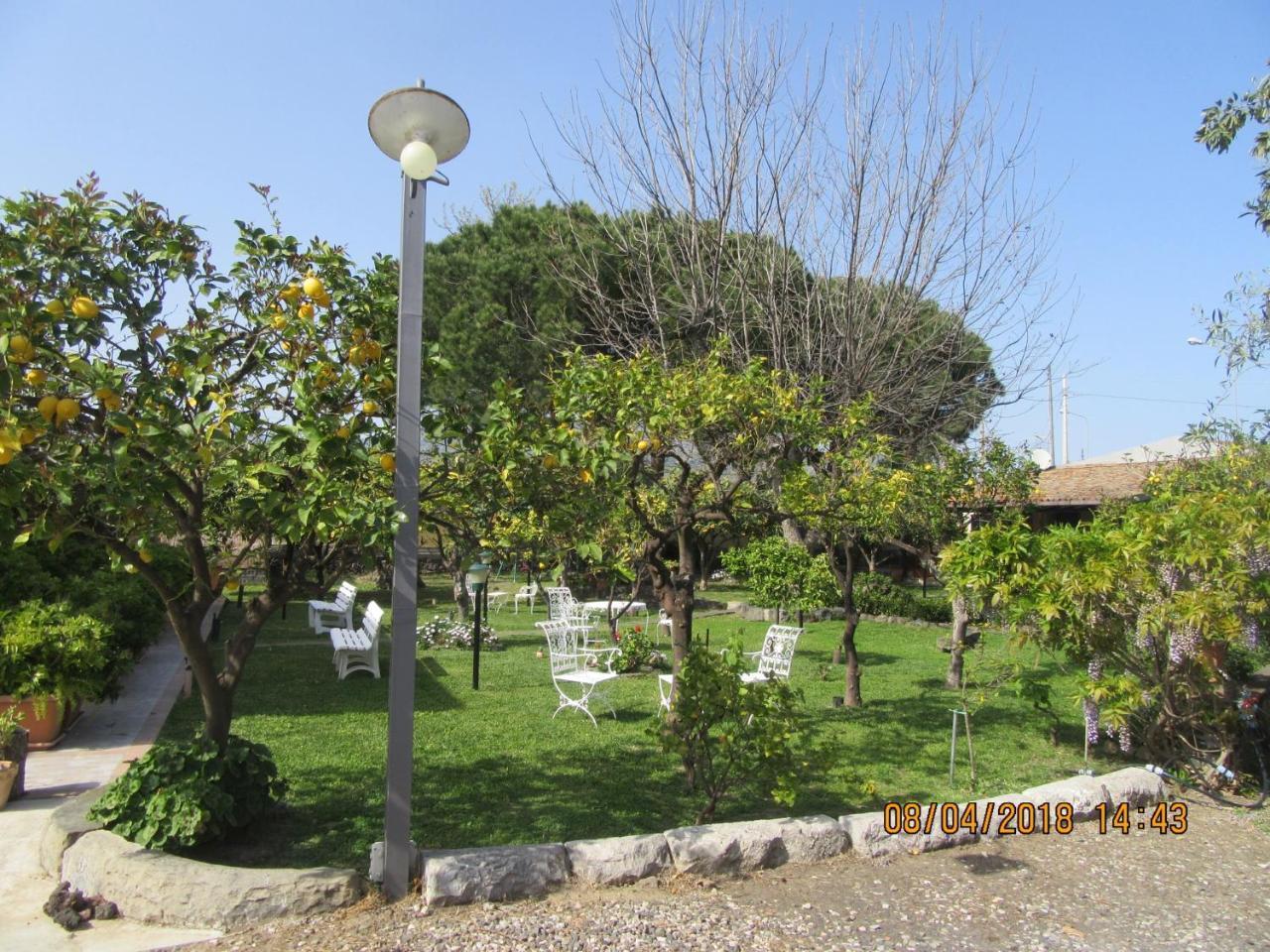 B&B Villa Maria Giovanna Giardini-Naxos Buitenkant foto